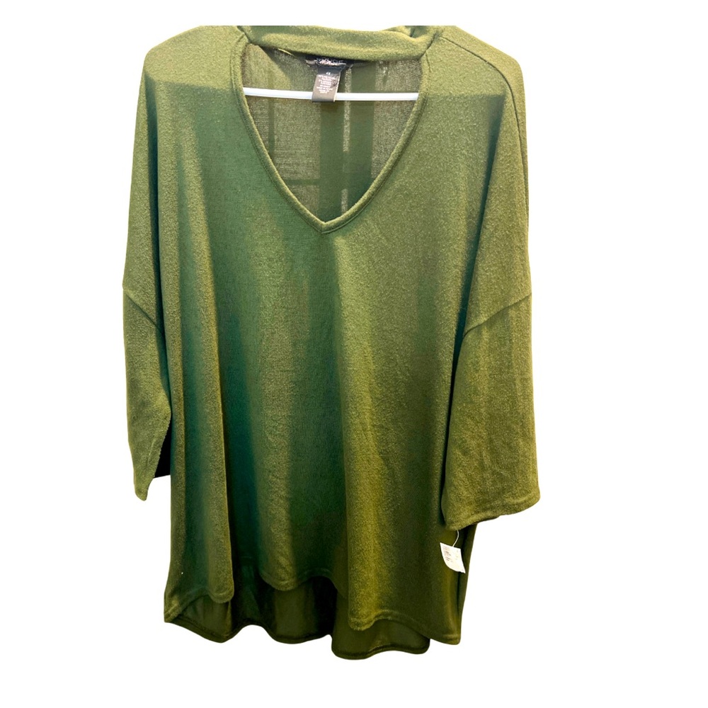 4X soft long sleeve with neckband collar
New with brand tag only. No price tag